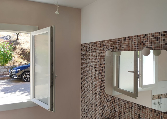 En plus de l'installation de plaques de plâtre, la société offre des services de peinture intérieure et extérieure, ainsi qu’un service d’habillage de terrasse en bois. L’entreprise propose également des solutions sur mesure pour répondre aux besoins spécifiques de chaque projet. Que ce soit pour des projets résidentiels, commerciaux ou industriels, son expertise en matière de placo garantit des finitions de haute qualité et une grande flexibilité pour la personnalisation des espaces.